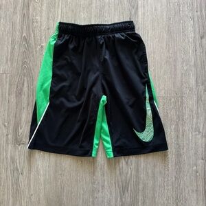 Nike black & Green Size M (10) Shorts Pull-On Longer Style Shorts Draw-Ties  EXC
